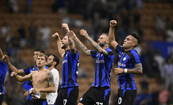 门将连续零封，稳定球队防线（门将连场零失球，稳固球队后防）