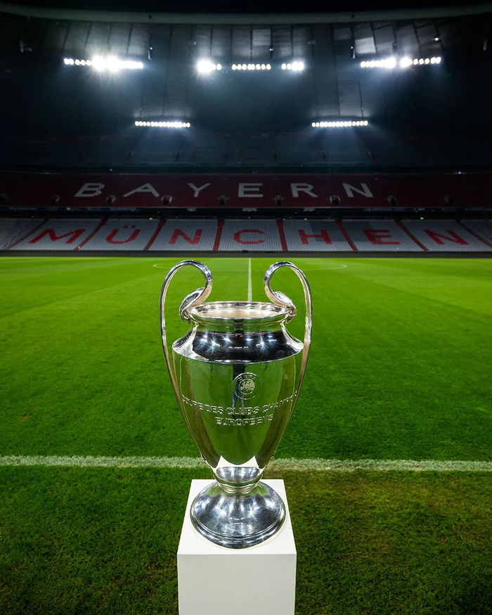 登贝莱包揽2025两大个人荣誉，90后首位金球奖+年度最佳（登贝莱横扫2025双料个人大奖，成90后首位金球得主并加冕年度最佳）