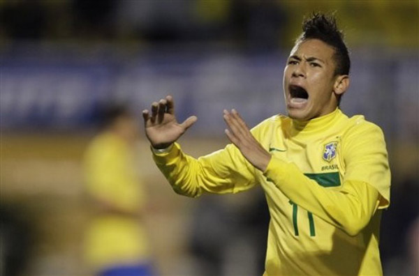 令人动容！残特奥会独腿飞人扑线摔破全国纪录（拼到最后一刻！残特奥会单腿短跑选手冲线摔倒刷新全国纪录）