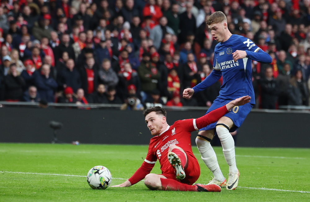 这大坏蛋！海港队庆祝夺冠时，蒋光太扒掉了古斯塔沃的裤子（海港夺冠庆典现搞笑一幕：蒋光太打趣拉下古斯塔沃的裤子）