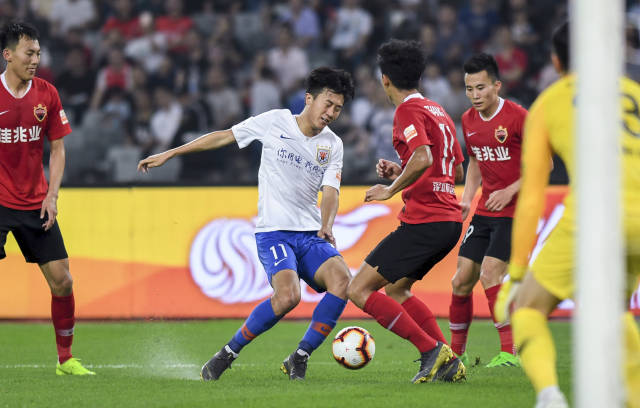 穆勒与梅西交手记录：穆勒正式比赛7胜1负，周末将...（穆勒对梅西交锋史：正式赛7胜1负，周末再度相逢）