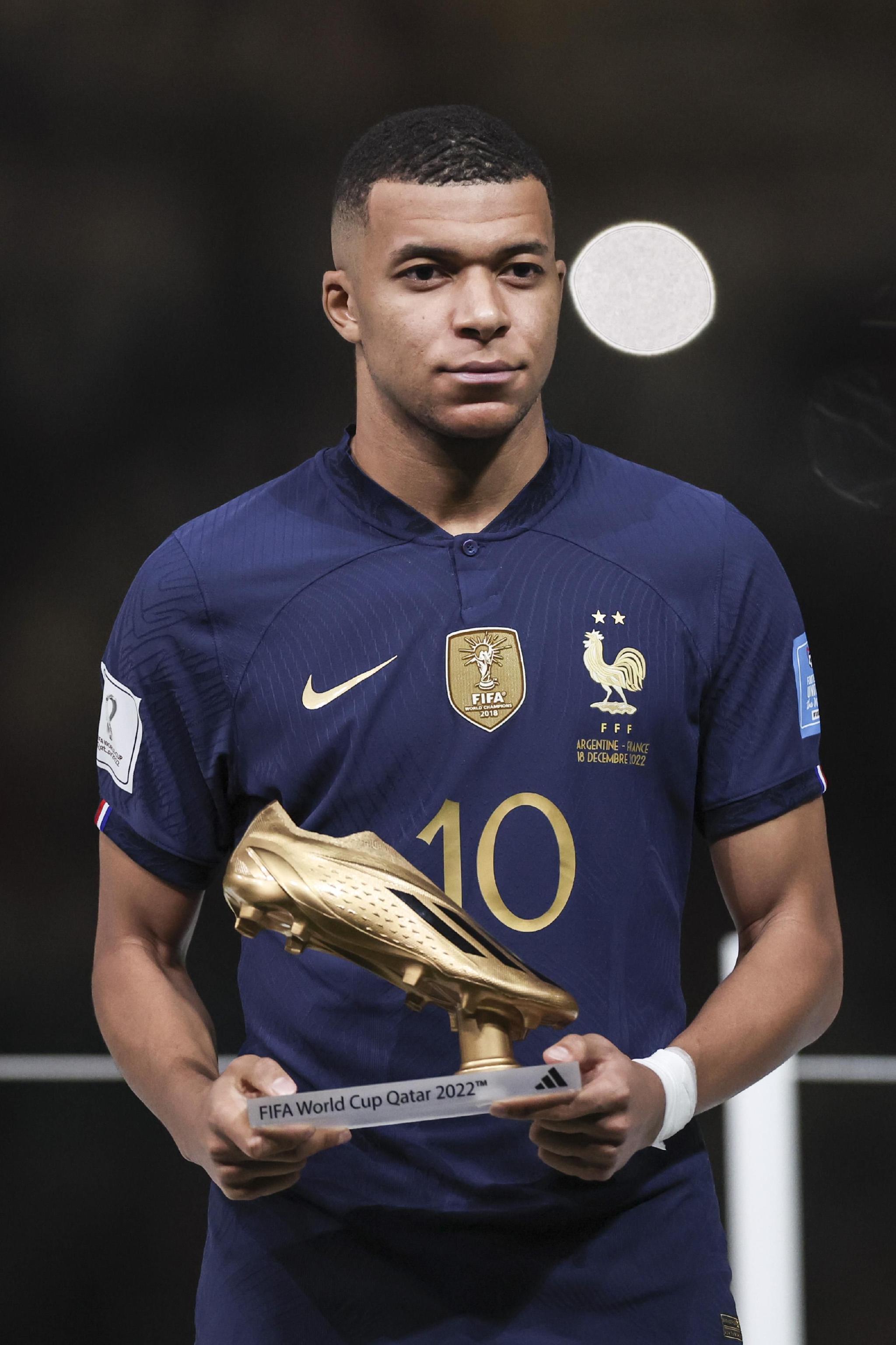 每体：巴萨对梅西重返诺坎普不知情，不清楚他是如何进入的（每体：巴萨并不知晓梅西重返诺坎普，其入场方式成谜）