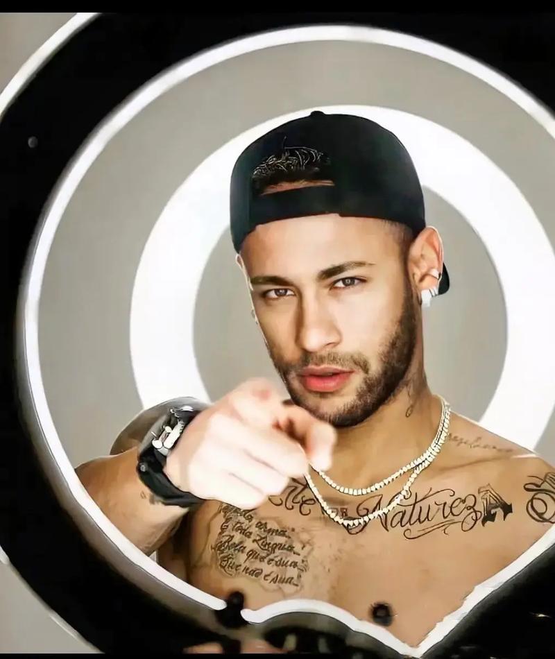 父亲：圣地亚哥从未讨论过离开的可能性，他在米兰很开心（父亲称圣地亚哥从未考虑离队，他在米兰过得很开心）