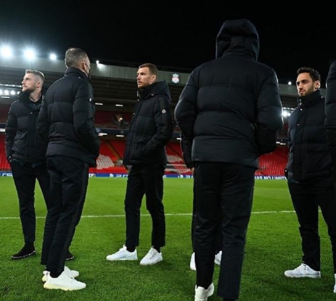 中超三连冠伴随亚冠全年不胜，海港距离“王朝”还差很远（亚冠全年未尝胜绩，中超三连冠的海港距王朝尚远）