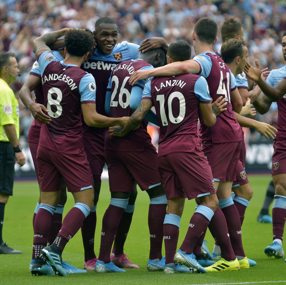 图片报：巴萨希望签下一名左边锋，正关注莱比锡的迪奥曼德（《图片报》：巴萨计划补强左边锋，已将目光投向莱比锡的迪奥曼德）