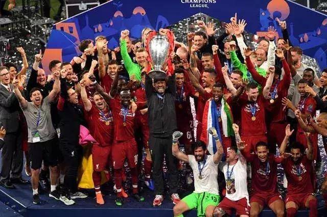 每体：西班牙人举办第三届“鹦鹉不离弃”活动，支持动物领养（每体：西班牙人举行第三届“鹦鹉不抛弃”公益活动，倡导动物领养）